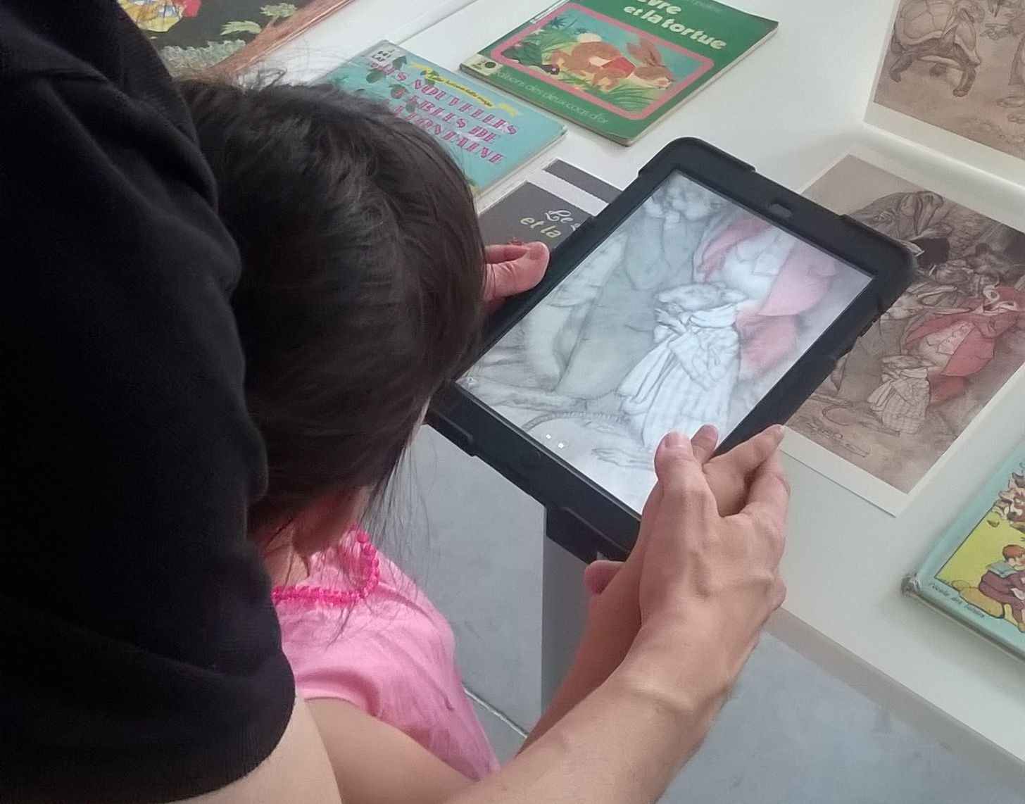 Application Gallicadabra sur tablette, à l'occasion de Partir en livre 2017 à la médiathèque Françoise Sagan Application Gallicadabra sur tablette