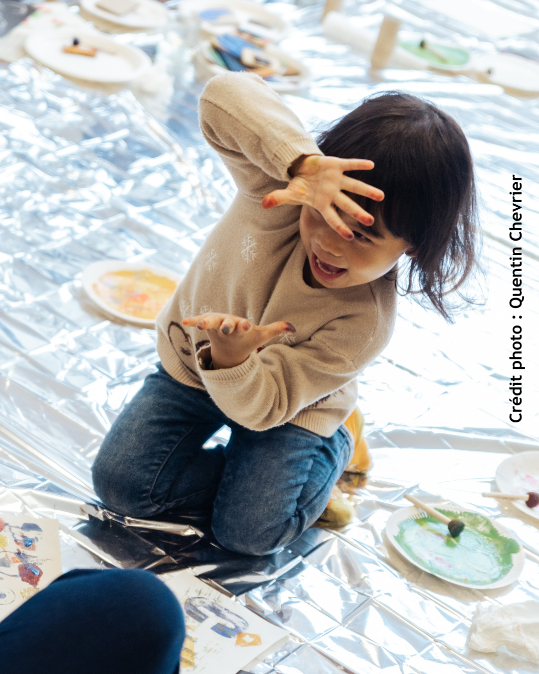 photographie lors d'un atelier plastique à La Petite Bibliothèque Ronde avec l'autrice-illustratrice Junko Nakamura